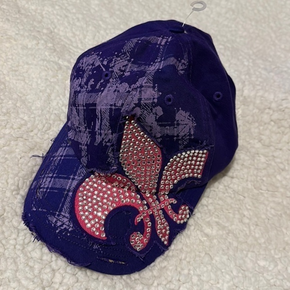 Leader LOGA Rhinestone Emblem Fleur De Lis distressed Cap